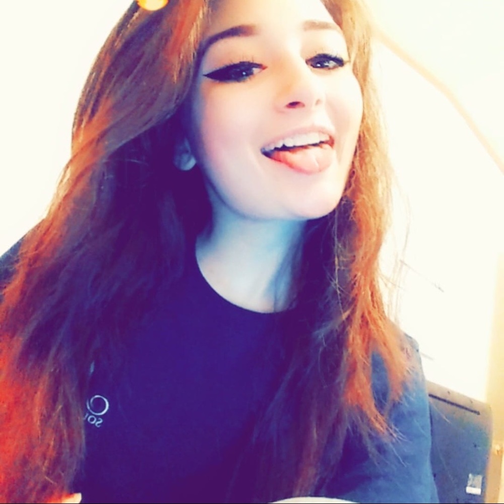 Meet your Posher, Alexis